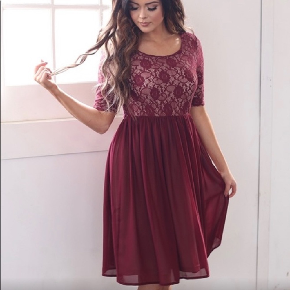 Midi length maroon dress, quarter sleeves